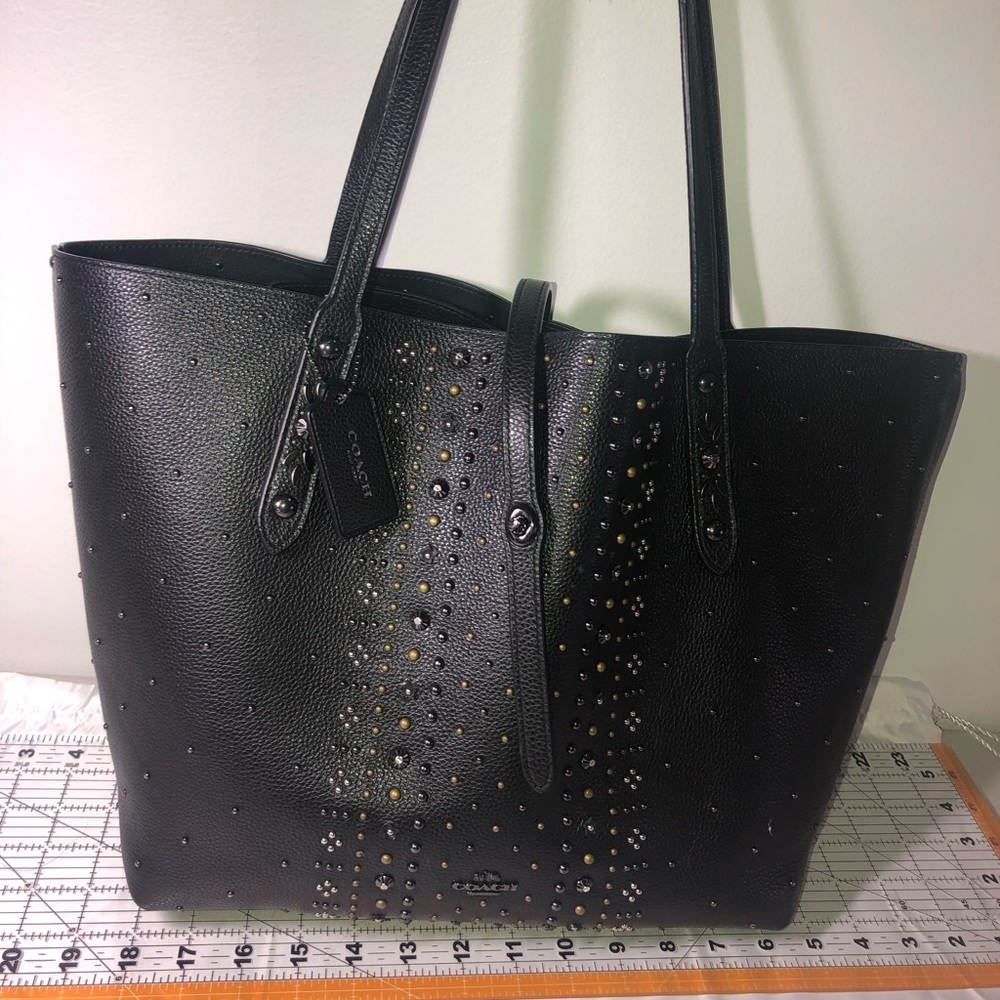 COACH Market Tote in Pebble Leather.